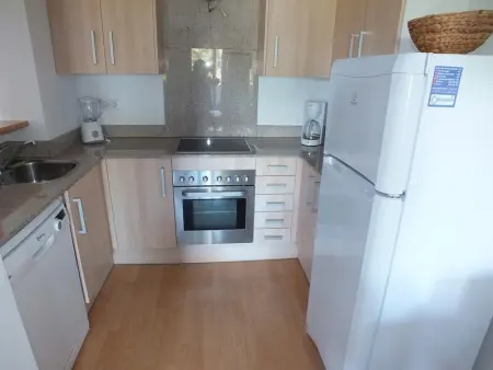 Charmant appartement avec parking, piscine, près d'Aquabrava et plages à Roses - Photo 15