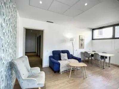 Appartement à Lamalou les Bains, Appartement F3 Climatisé PMR à 50m des Thermes avec Terrasse et Parking, Animaux Acceptés - N°902874