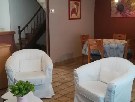 Charmante maison rénovée avec 2 chambres, à 3 km de la mer, proche commerces, parking, wifi. - Photo 4