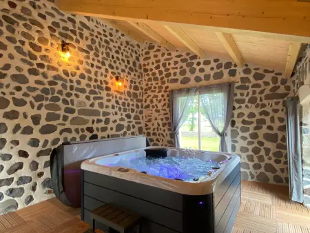 Gîte moderne à Arlempdes: spa, terrasse, grands espaces et visites culturelles - Photo 2