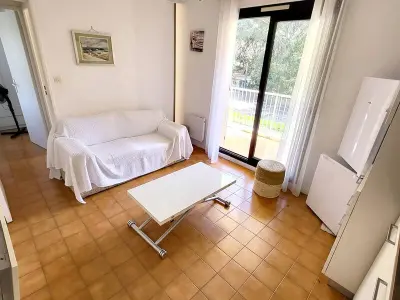 Appartement à Six Fours les Plages, Appartement T3 avec Parking, Piscine, Tennis et Wi-Fi - À 200m des Plages et Commerces - L903104