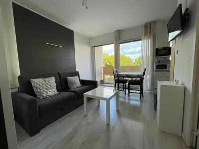 Appartement à Balaruc les Bains, Studio Climatisé ⭐⭐ à Proximité de l'Étang et des Thermes, avec Balcon et Wifi Gratuit - L903215