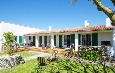 Maison 10 personnes à Saint Clément des Bale FCH269