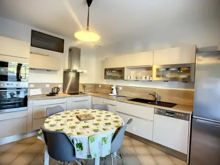 Maison F4 avec terrasse, parking et animaux acceptés - Photo 4