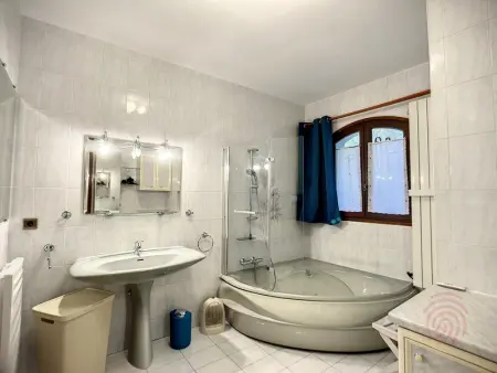 Maison F4 avec terrasse, parking et animaux acceptés - Photo 9