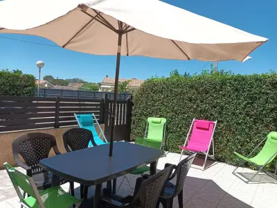 Appartement à Valras Plage, Appartement T2 Cabine avec Grande Terrasse, Parking Privé, à 200m de la Plage - Valras-Plage - L903520