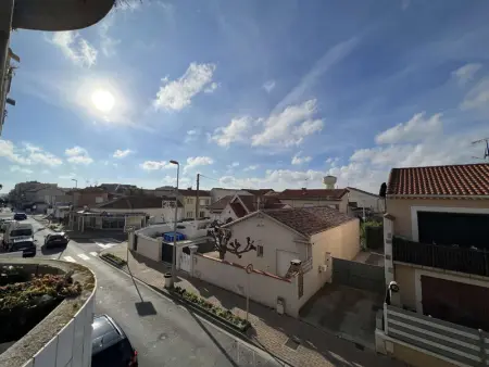 Charmant T2 en Centre-ville avec Piscine, Terrasse et Parking, à 500m de la Plage ! - Photo 3