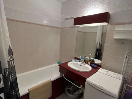 Charmant T2 en Centre-ville avec Piscine, Terrasse et Parking, à 500m de la Plage ! - Photo 8