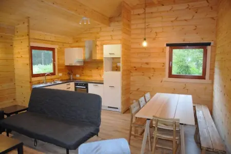 Village de Vacances Oignies 7, Chalet moderne en bois avec lave-vaisselle, situé en forêt - Photo 2