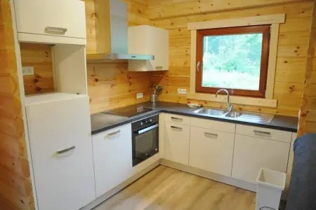Village de Vacances Oignies 7, Chalet moderne en bois avec lave-vaisselle, situé en forêt - Photo 3
