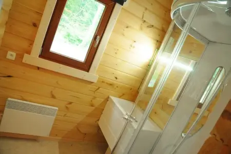 Village de Vacances Oignies 7, Chalet moderne en bois avec lave-vaisselle, situé en forêt - Photo 8