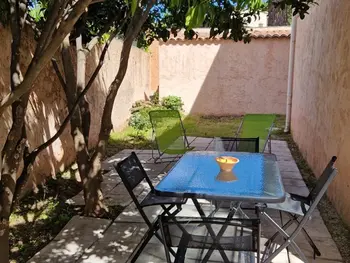 Wohnung in Hyères,Appartement Hyères : 2 pièces, jardin privé, proche plage et port, WIFI, parking FR-1-335-161 N°903947