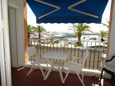 Appartement à Hyères, Appartement 1er étage avec parking, proche plage et commerces, Hyères - L903950