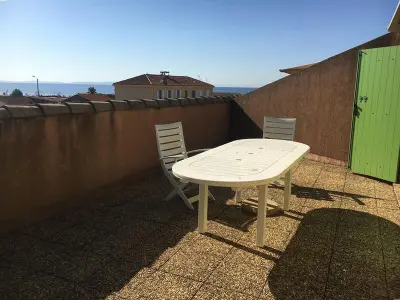 Appartement à Hyères, Appartement climatisé 2 pièces avec solarium pour 4 personnes, parking privé, proche plage - L903951