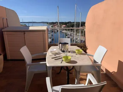 Appartement à Hyères, Duplex climatisé 4 pers, balcon, parking privé, proche plages et commerces - L903952