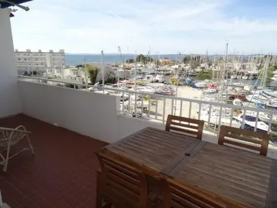 Appartement à Hyères, Appartement climatisé avec plage privée et parking à Hyères - L903953