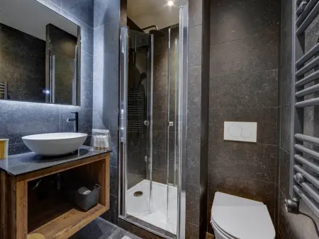 Appartement 3 Chambres avec Piscine, Jacuzzi et Skis aux Pieds à Arc 1950 - Photo 9