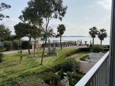 Appartement à Balaruc les Bains, T1 confortable avec balcon et ascenseur à Balaruc-les-Bains - L946556