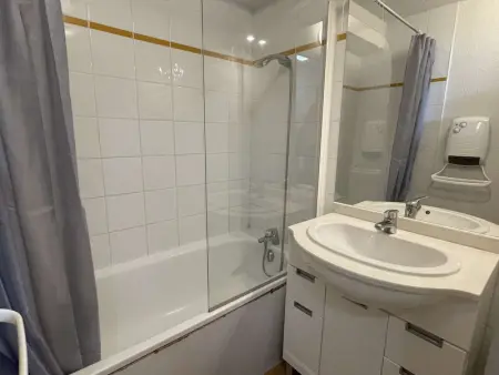 Appartement cosy à Flumet, pieds des pistes, 4 pers., piscine, parking, minibox Wifi. - Photo 9