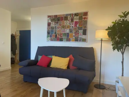 Appartement rénové avec clim, parking et terrasse à 500m du port - Photo 3