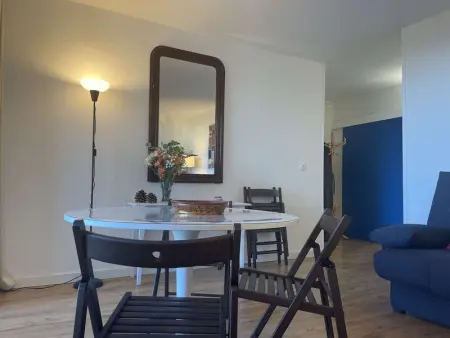 Appartement rénové avec clim, parking et terrasse à 500m du port - Photo 4