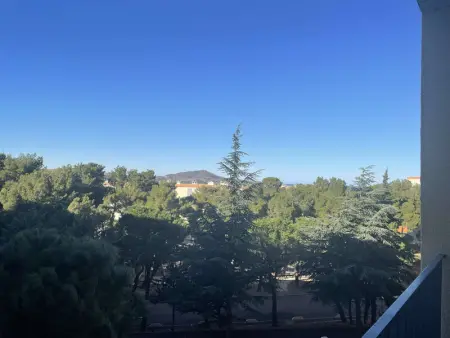 Appartement rénové avec clim, parking et terrasse à 500m du port - Photo 6