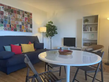 Appartement rénové avec clim, parking et terrasse à 500m du port - Photo 9