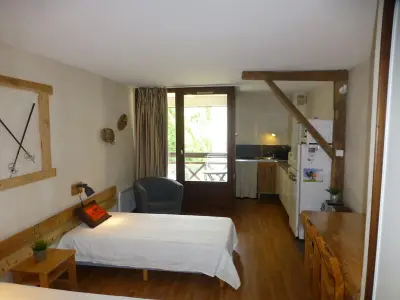 Appartement à Brides les Bains, Studio lumineux 2* avec balcon, parking et WIFI - 4 pers, proche thermes, calme assuré - L904390