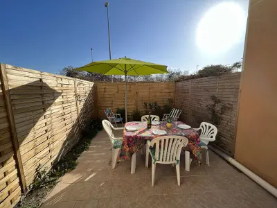 Appartement à Cap d'Agde, Appartement T2 avec Jardin, Climatisation, Parking, et Proche Commerces (Animaux Acceptés) - L904395