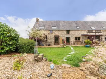 Cottage in Savigny le Vieux,Maison familiale avec Internet et animaux acceptés en Normandie FR-1-362-937 N°860431