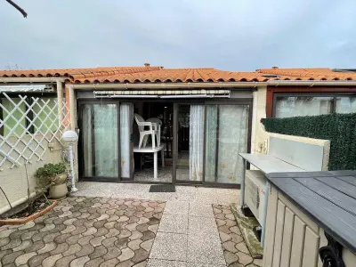 Maison à Saint Cyprien, Maison 2 pièces/mezzanine climatisée, 6 couchages, proche mer avec terrasse et parking privé - L860453