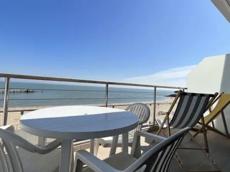 Studio mezzanine avec balcon et parking, face à la mer - Photo 11