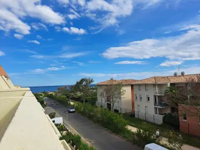 Appartement à Marseillan Plage, Appartement 1 chambre et mezzanine, 4-6 couchages, parking privé - L904565