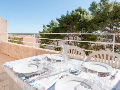 Appartement à Fleury Saint Pierre la Mer, Duplex cosy avec piscine et WiFi, proche plage et commerces, pour 4 pers., parking inclus - L904611