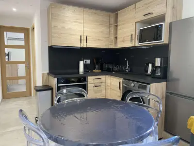 Appartement à Balaruc les Bains, Appartement T2 rénové avec climatisation et internet, proche centre et étang de Thau - L943696