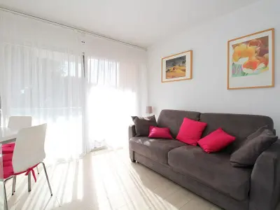 Appartement à Balaruc les Bains, Studio Cosy avec Terrasse, Clim, WiFi et Parking, Proche Centre et Plage - L904658