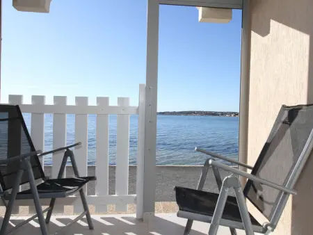 T2 lumineux rénové avec vue étang, clim, parking, WIFI - Photo 1