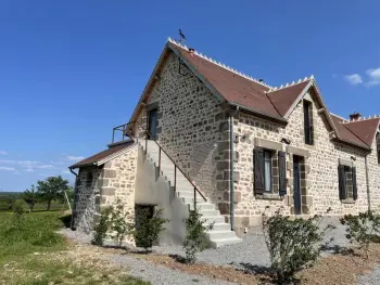 Gite à Ygrande,Maison de ferme rénovée 18ème avec jardin, cheminée, Wi-Fi et parking FR-1-489-433 N°861607