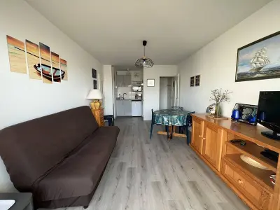 Appartement à Saint Hilaire de Riez, Appartement T2 avec loggia, parking privé et vue mer à 50m de la plage - St Hilaire de Riez - L904900