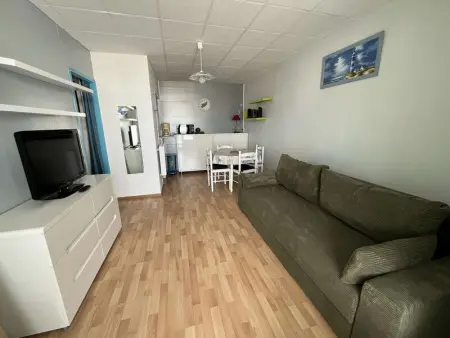 Appartement à Saint Hilaire de Riez, Appartement 2 pièces avec terrasse et véranda, à 200 m de la plage, commerces et pistes cyclables - L904902