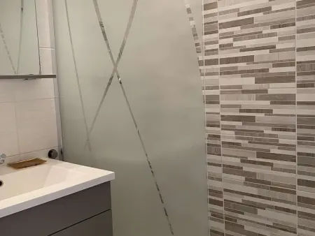 Charmant T1 avec climatisation, WIFI, parking à Balaruc-les-Bains - Photo 10