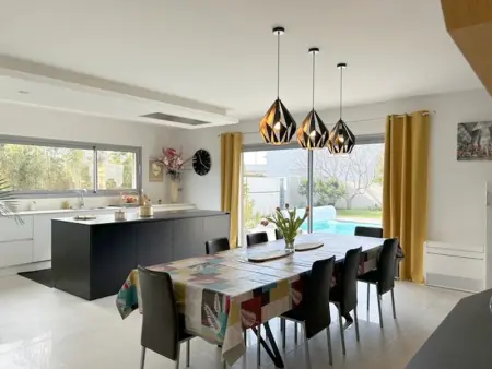 Villa Contemporaine avec Piscine Privée et Climatisation à 15min Plages - Photo 1