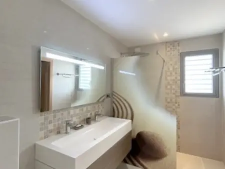 Villa Contemporaine avec Piscine Privée et Climatisation à 15min Plages - Photo 7