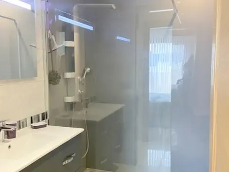 Villa Contemporaine avec Piscine Privée et Climatisation à 15min Plages - Photo 10