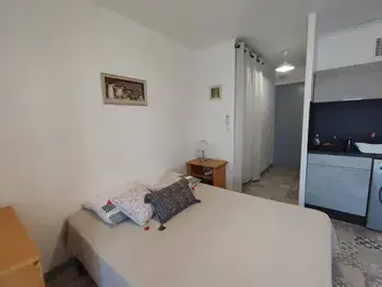 Appartement à Balaruc les Bains, Charmant Mini Studio avec Loggia, Proche Parc Charles de Gaulle à Balaruc-les-Bains - L904941