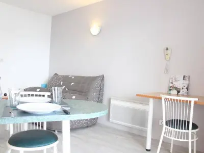 Appartement à La Rochelle, Studio tout confort avec balcon, piscine et parking, La Rochelle - L905223