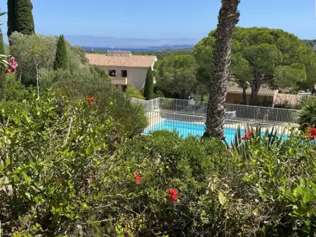 Appartement à Hyères, Charmant T2 à Giens avec grande terrasse, piscine et à proximité des plages - L905232