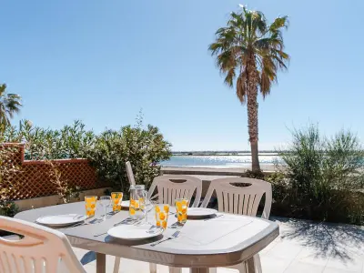 Villa à Gruissan, Superbe Pavillon à Gruissan avec Terrasse sur Plage, 2 Chambres, Parking et Wifi - L862176