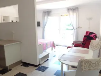 Appartamento a Amélie les Bains Palalda,Charmant F1 avec terrasse et garage, proche cures et centre-ville d'Amélie-les-Bains. FR-1-703-73 N°905407