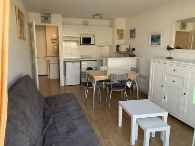 Appartement à Fort Mahon Plage, Appartement T2 Cabine Proche Plage avec Balcon et Parking Privé - L905465